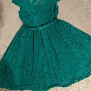 Lord & Taylor Jessica Howard Kelly green lace over Kelly green lining dress